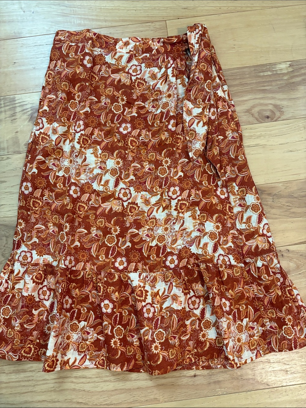 Floral Tie-Waist Midi Skirt in Rust and Cream